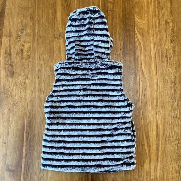 WIDGEON Hooded Faux Fur Vest Girls 5 5T Gray Soft Cozy Plush Zip-Up EUC Hood - Picture 2 of 7